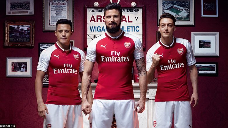 Arsenali i prezanton fanellat e reja me lojtarët që nuk u dihet e ardhshmja (Foto)