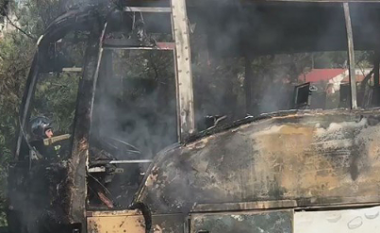 Autobusi nga Maqedonia digjet në Greqi, nuk ka të lënduar