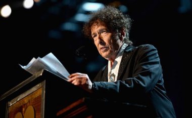 Akuzohet për plagjiaturë fituesi i çmimit “Nobel për Letërsi”, Bob Dylan
