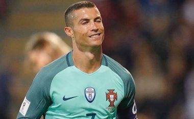 Ronaldo i shënon me kokë Rusisë (Video)