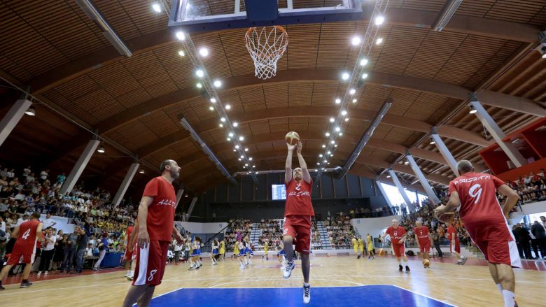 Përurohet Parku Olimpik në Tiranë, Rama luan basketboll me yjet e Shqipërisë dhe të Kosovës (Foto)