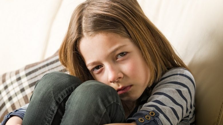 Fëmija juaj pëson dhunë, ndërkaq ju nuk jeni të vetëdijshëm: Shtatë shenja shqetësuese!