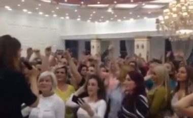 Ganimete Musliu këndon në fushatë (Video)