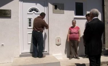 Fondacioni “Golden Eagle” bën me shtëpi një familje në Prizren