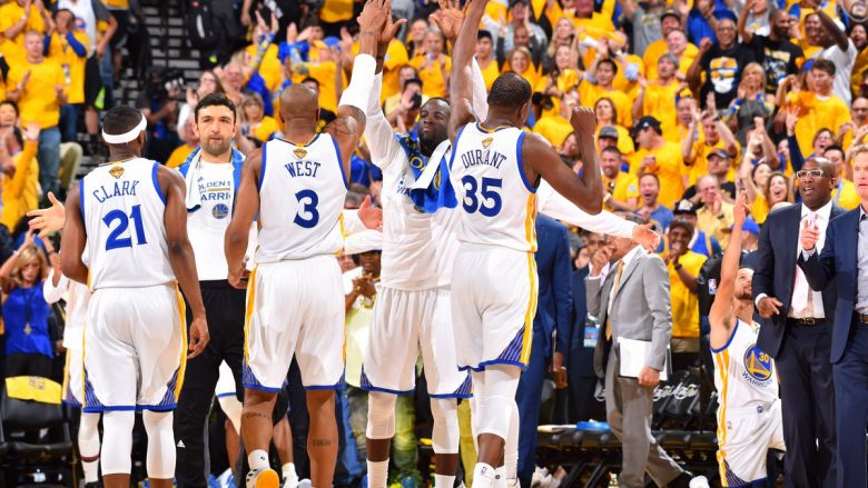 Golden State fitojnë ndeshjen e dytë finale duke vënë rekord (Foto/Video)