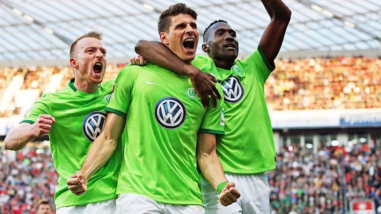 Wolfsburg i vazhdon kontratën Gomezit me lajmërimin më të çuditshëm në histori: Ky bir k**ve është i yni (Foto)