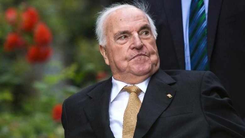 Ambasada gjermane në Kosovë hap librin e zisë për ish-kancelarin Helmut Kohl