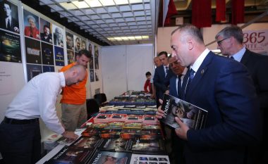 Haradinaj: E pakuptueshme, ata që mburren si akademikë e kanë kthyer TVSH për librin