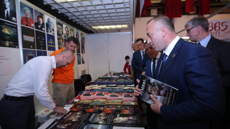 Haradinaj: E pakuptueshme, ata që mburren si akademikë e kanë kthyer TVSH për librin