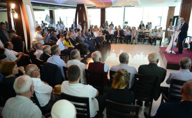 Hoti: Pensionet e veteranëve u siguruan vetëm kur LDK e drejtoi Qeverisë