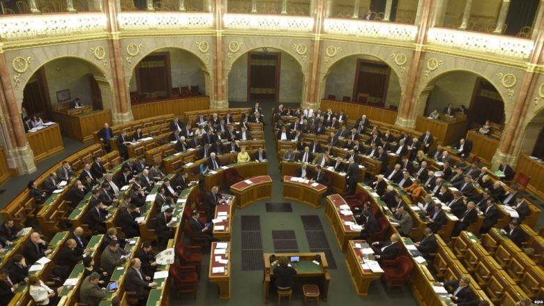 Hungaria miraton ligjin kontrovers për OJQ-të