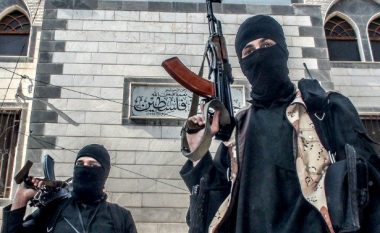 ISIS-i kërcënon me fushatë terroriste në Ballkan: Ushtarët e Kalifatit do të ecin nëpër Prishtinë!
