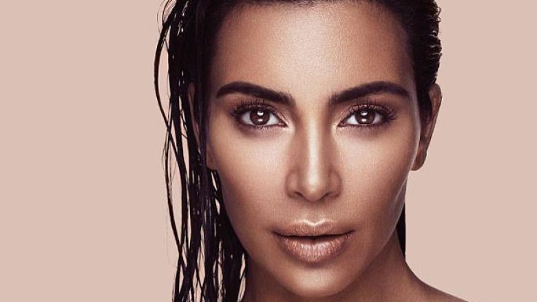 Kim Kardashian me foto atraktive në promovim të brendit të ri (Foto)