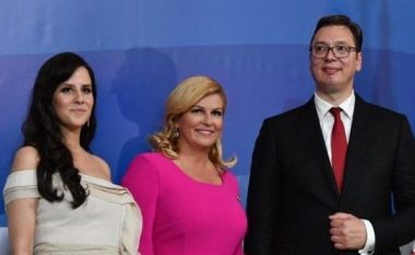 Presidentja kroate, me dhurata “simbolike” për Vuçiqin dhe gruan e tij! (Video)