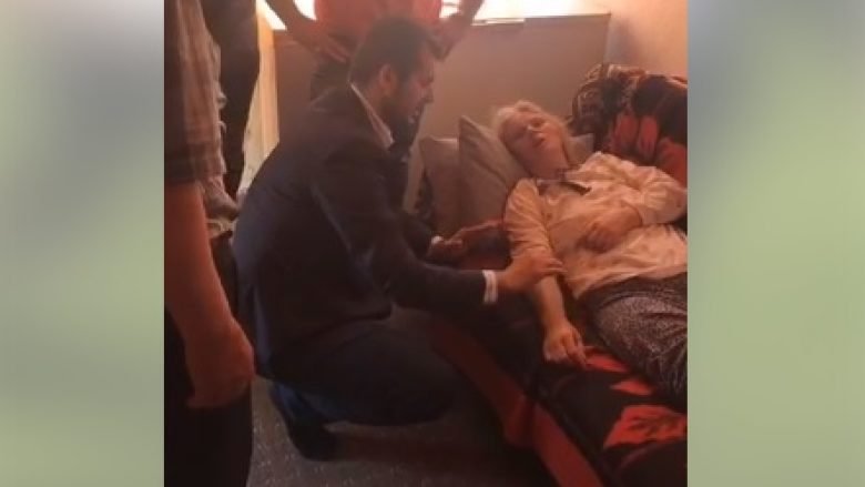 Takim emocional, Labi viziton nënën që e kishte ndihmuar të dal prej komës (Video)