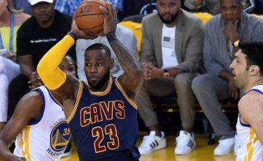 Golden State fiton spektaklin e parë të finaleve kundër Clevelandit (Foto/Video)