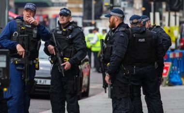 Pesëdhjetë plumba drejtë terroristëve të Londrës
