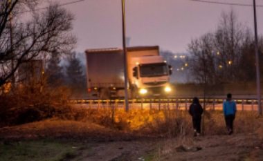 Nëntë migrantë klandestinë të vdekur në një aksident automobilistik