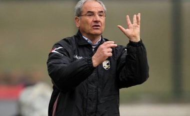 Trajneri i dënuar për kurdisje del si kandidat për stolin e Kombëtares Shqiptare