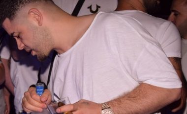 Noizy ‘reklamon’ mikun e tij në Instagram, por shfaq edhe tufat me para (Foto)