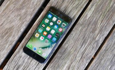 Kjo video shfaq iPhone 8 nga të gjitha këndet! (Video)