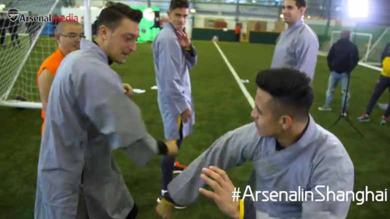 Yjet e Arsenalit praktikojnë “Kung Fu”, shkëlqen dyshja Ozil-Sanchez (Video)