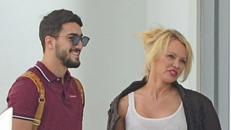 I dashuri shqiptar i Pamela Andersonit mbështet një banor të “Big Brother Albania 9” (Foto)