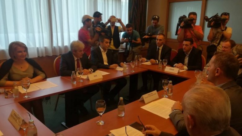 Ka përfunduar takimi mes partive politike shqiptare në Maqedoni (Video)