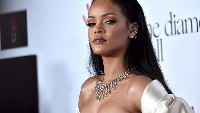 Si ta hidhni pas krahëve ndarjen e parë: Rihanna na jep një këshillë!