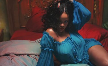 Rihanna vjen tejet atraktive dhe 'e egër' në klipin e ri “Wild Thoughts” me DJ Khaled dhe Bryson Tiller (Video)