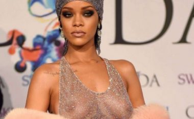 Rihanna pozon nudo në Instagram (Foto)