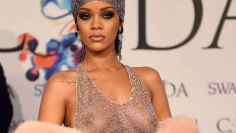 Rihanna pozon nudo në Instagram (Foto)