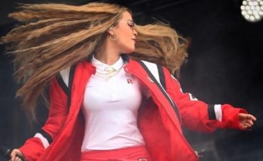 Edhe e sëmurë Rita Ora shfaqet provokuese (Foto)