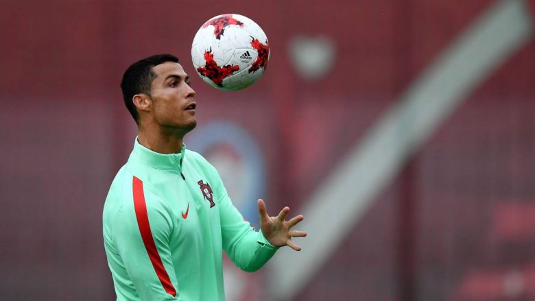 Ronaldo pyetet nëse do të transferohet në PSG, heshtja e tij lë shumë vend për dyshime (Video)