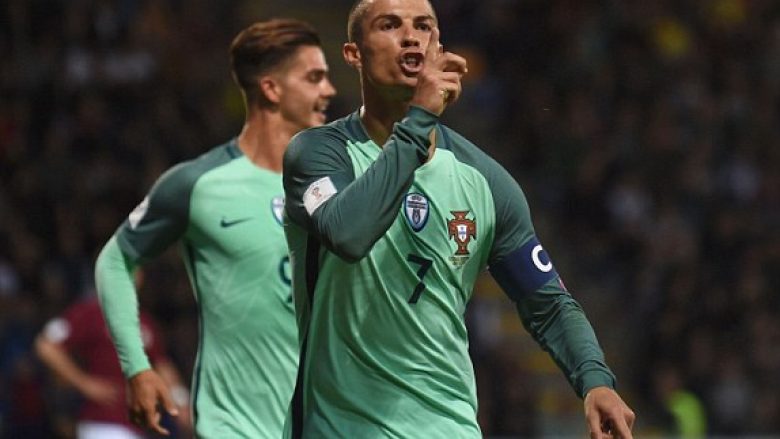 Ronaldo e mban Portugalinë në garë me dy golat e tij (Video)