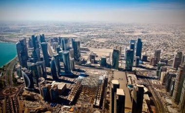 Rrahje e magnatëve arabë në konferencën në Kuvajt (Video)