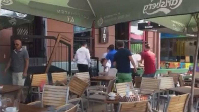 Rrahje në një kafiteri në qendër të Prishtinës (Video)