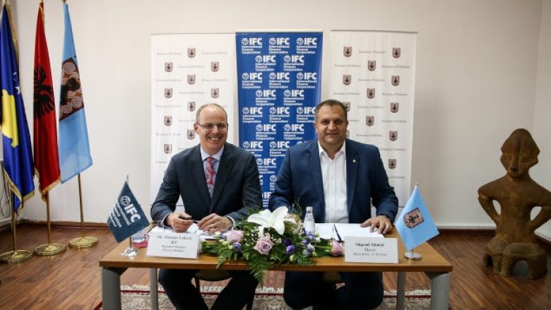 Komuna e Prishtinës nënshkroi marrëveshje bashkëpunimi për arsim me një korporatë ndërkombëtare
