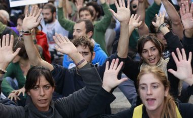 Spanjollët kërkojnë që qeveria të pranojë më tepër refugjatë