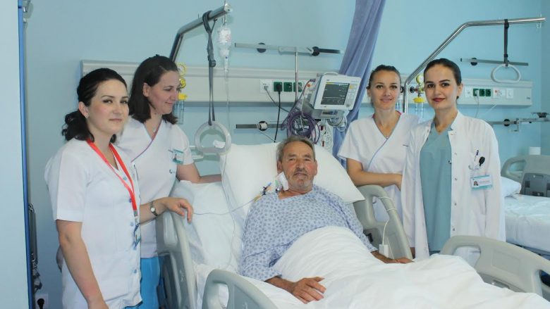 Shkon në gjendje të rëndë në Spitalin Amerikan, ja ç’farë i bëjnë mjekët pacientit nga Fushë Kosova!