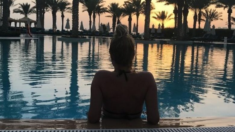 Adelina Tahiri shfaqet seksi në Dubai (Foto)