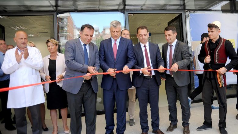 Presidenti Thaçi përuroi QKMF-në në Skenderaj