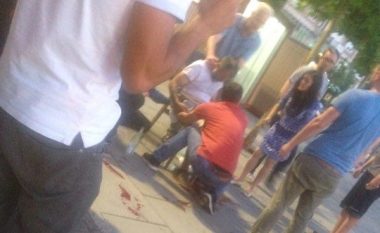 Therje me thikë në sheshin e Prishtinës (Video, +16)