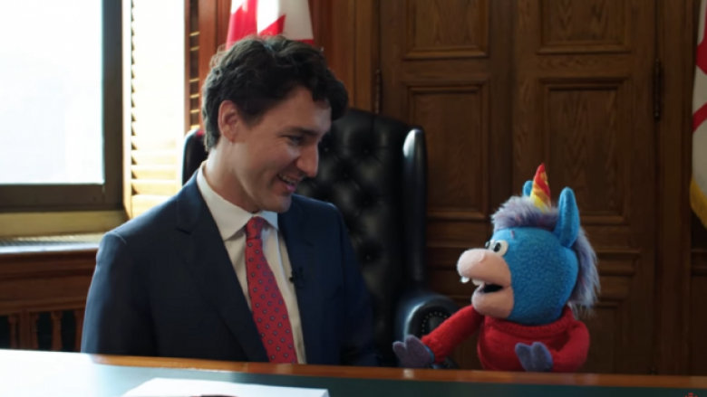 Me këtë veprim, kryeministri kanadez ka bërë për vete edhe fëmijët (Video)