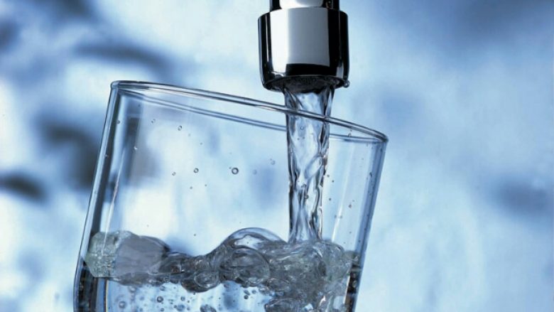Shkup, tarifat e furnizimit me ujë bëhen në pajtueshmëri me rregullativat ligjore dhe nënligjore