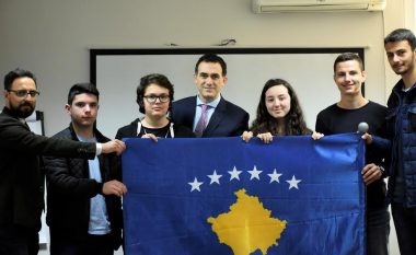 Kosova, pjesë e garës më të madhe ndërkombëtare të robotikës FIRST Global Challenge (Video)