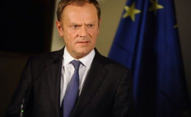 Tusk uron May, kërkon bisedime urgjente për Brexit