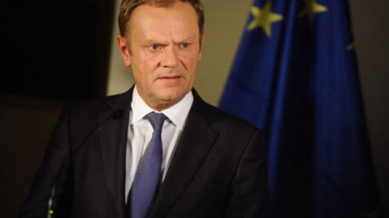 Tusk uron May, kërkon bisedime urgjente për Brexit