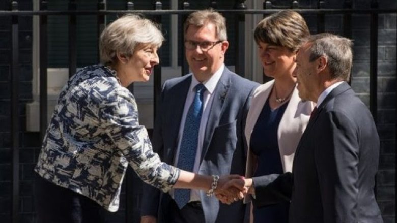 Arrihet marrëveshje për Qeverinë e Theresa May