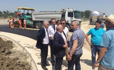 Zharku dhe Ahmeti vizituan punimet në asfaltimin e rrethrrotullimit në rrugën Prishtinë – Lipjan